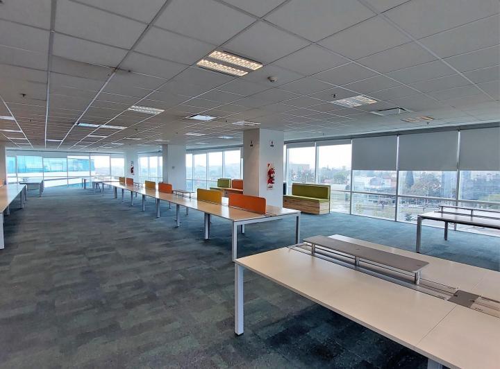 Excelentes oficinas en complejo Optima Business Park 4