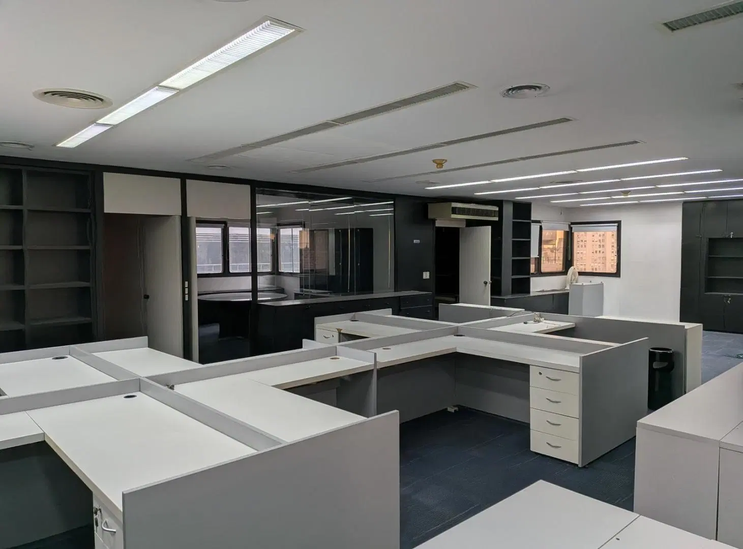 Oficina en excelente estado - Av. Madero 1020 - Catalinas 4