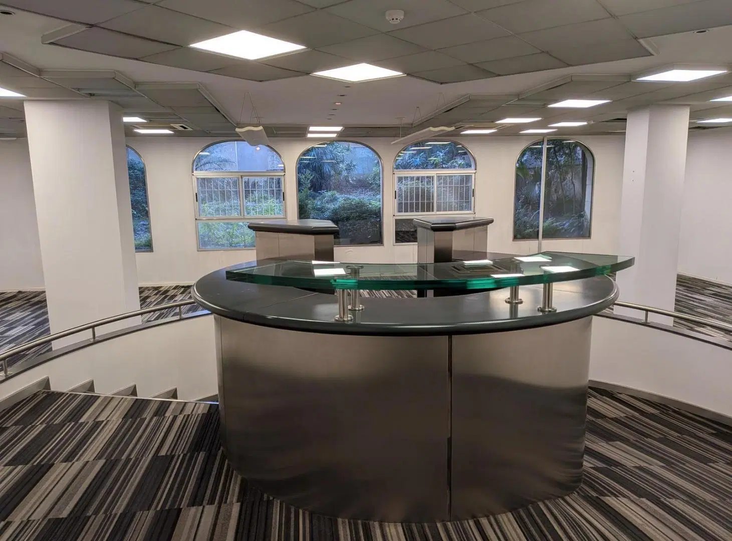 Impecable Edificio de Oficinas en Block Estilo Francés 3