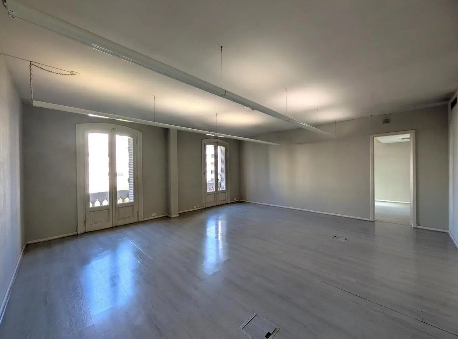 Impecable Edificio de Oficinas en Block Estilo Francés 8