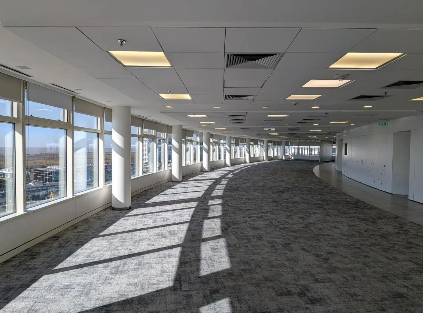 Excelentes oficinas en alquiler - Torre República 5