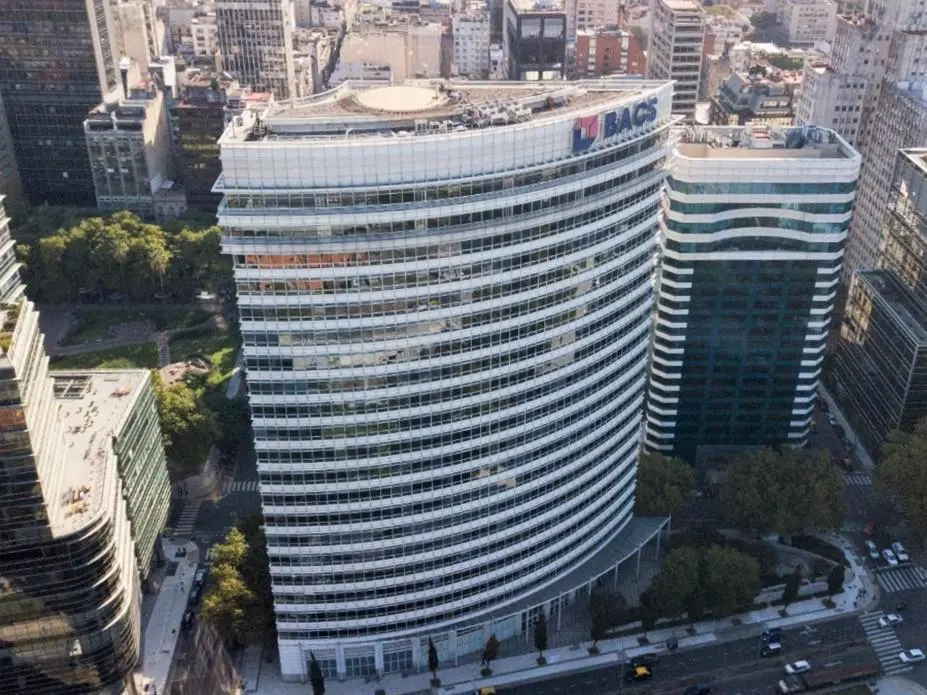 Excelentes oficinas en alquiler - Torre República 4