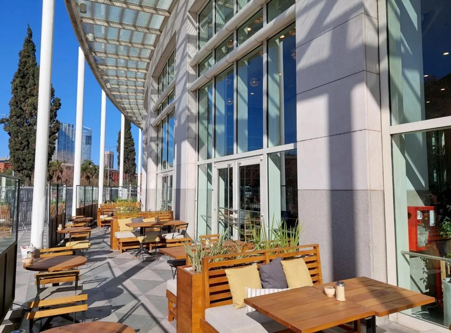 Excelentes oficinas en alquiler - Torre República 8