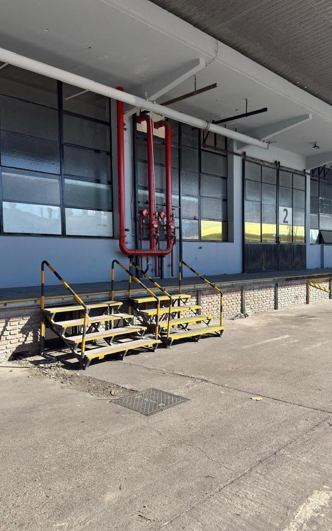 Foto de Depósito industrial con oficinas en alquiler, imagen 2