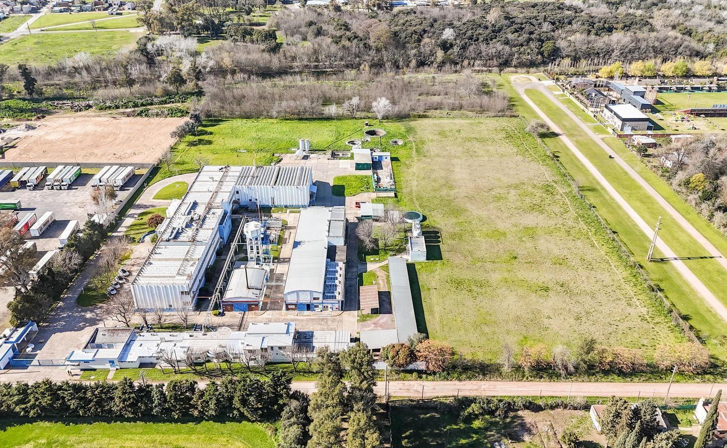 Foto de Depósito/Planta Industrial en Venta en Luján, imagen 1
