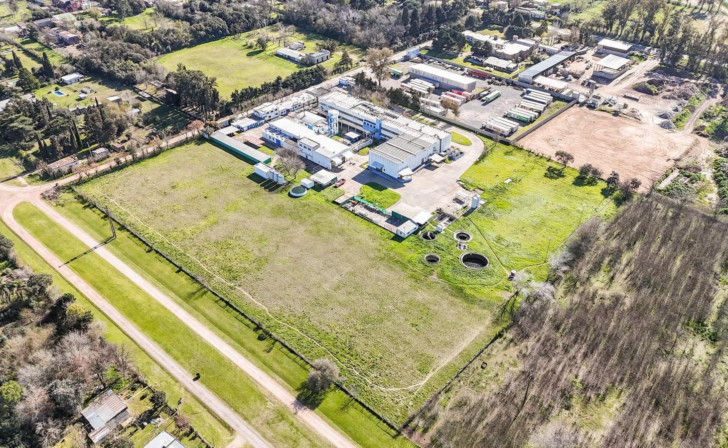 Foto de Depósito/Planta Industrial en Venta en Luján, imagen 3