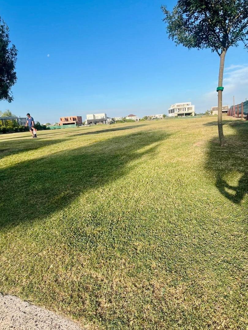 Terreno a la laguna en Puertos del Lago - Costas