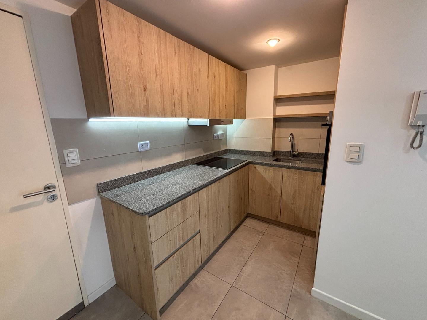 Foto de Departamento amplio con hermoso balcón., imagen 1