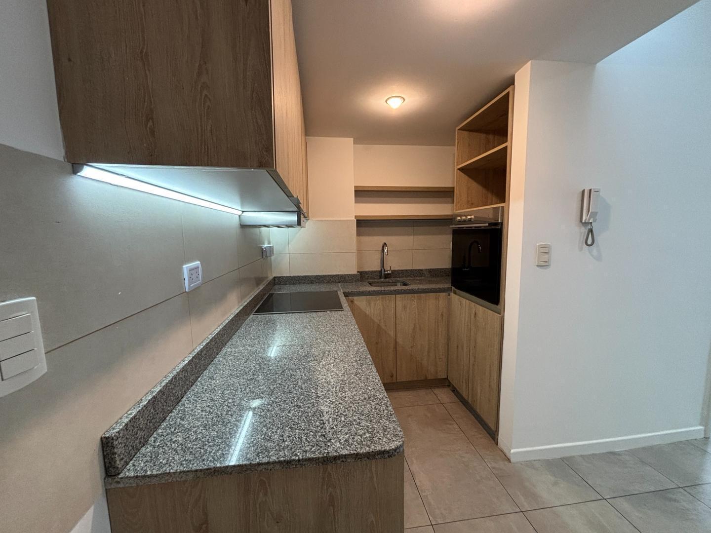 Foto de Departamento amplio con hermoso balcón., imagen 2
