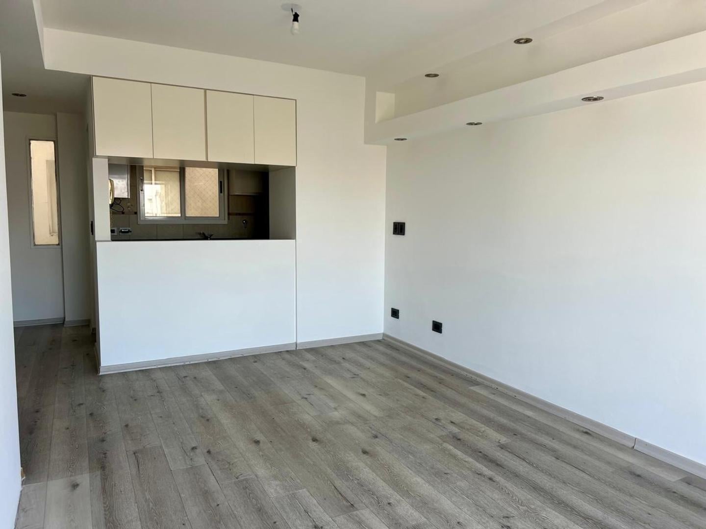Foto de Departamento con balcon vista abierta, imagen 2