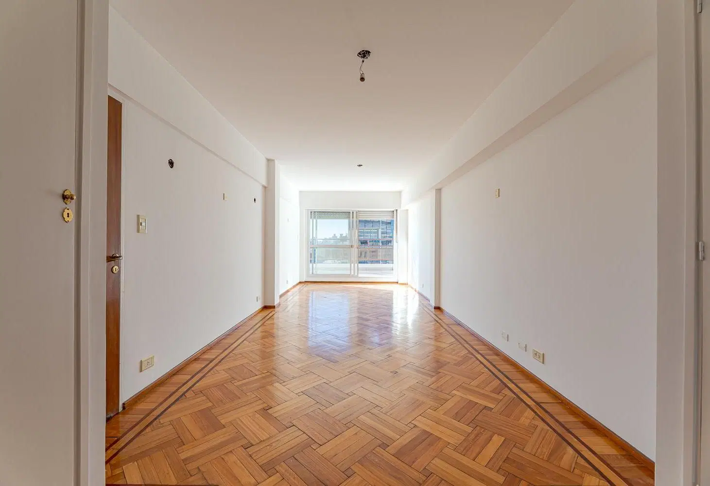 Venta departamento 2 dormitorios con cochera Centro Rosario 1