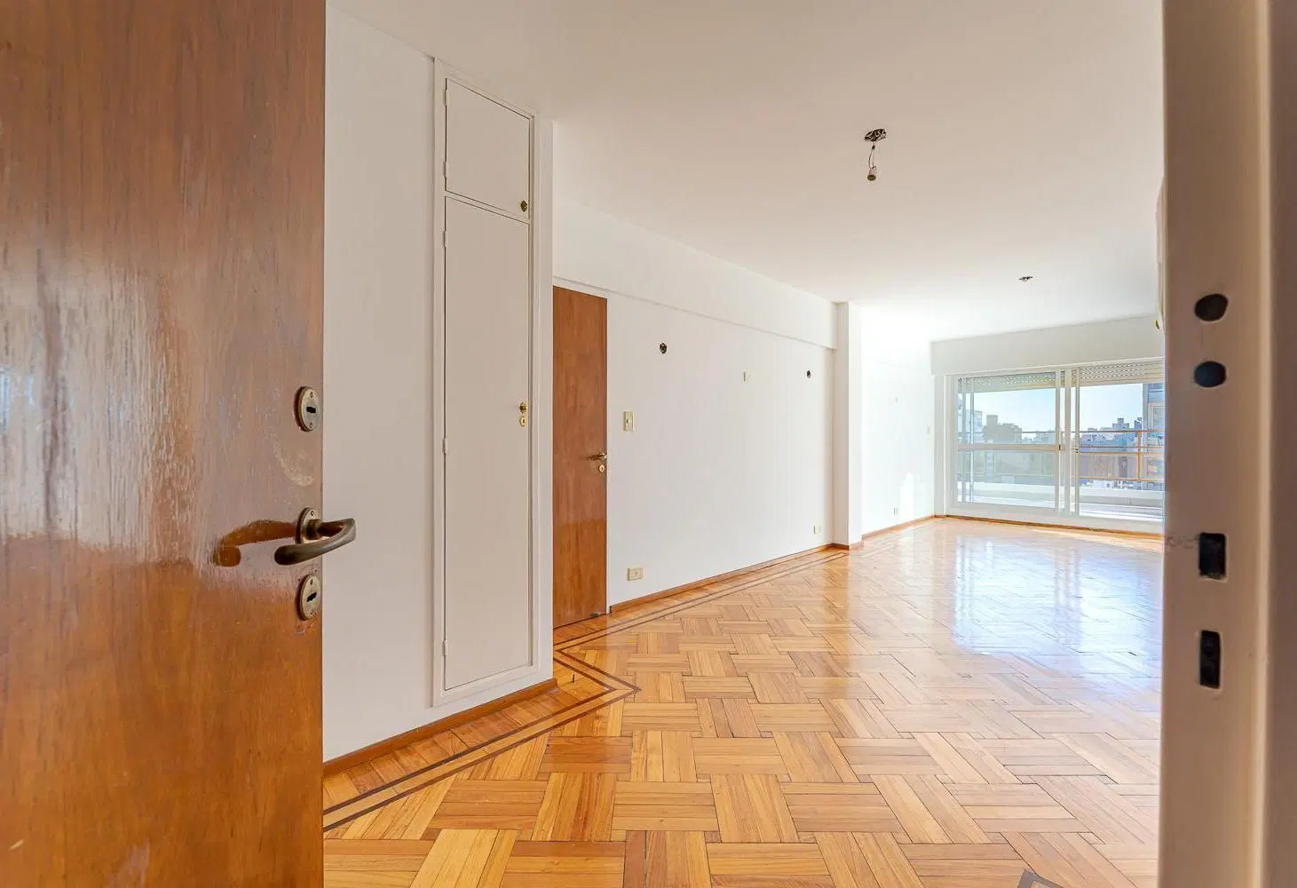 Venta departamento 2 dormitorios con cochera Centro Rosario 4