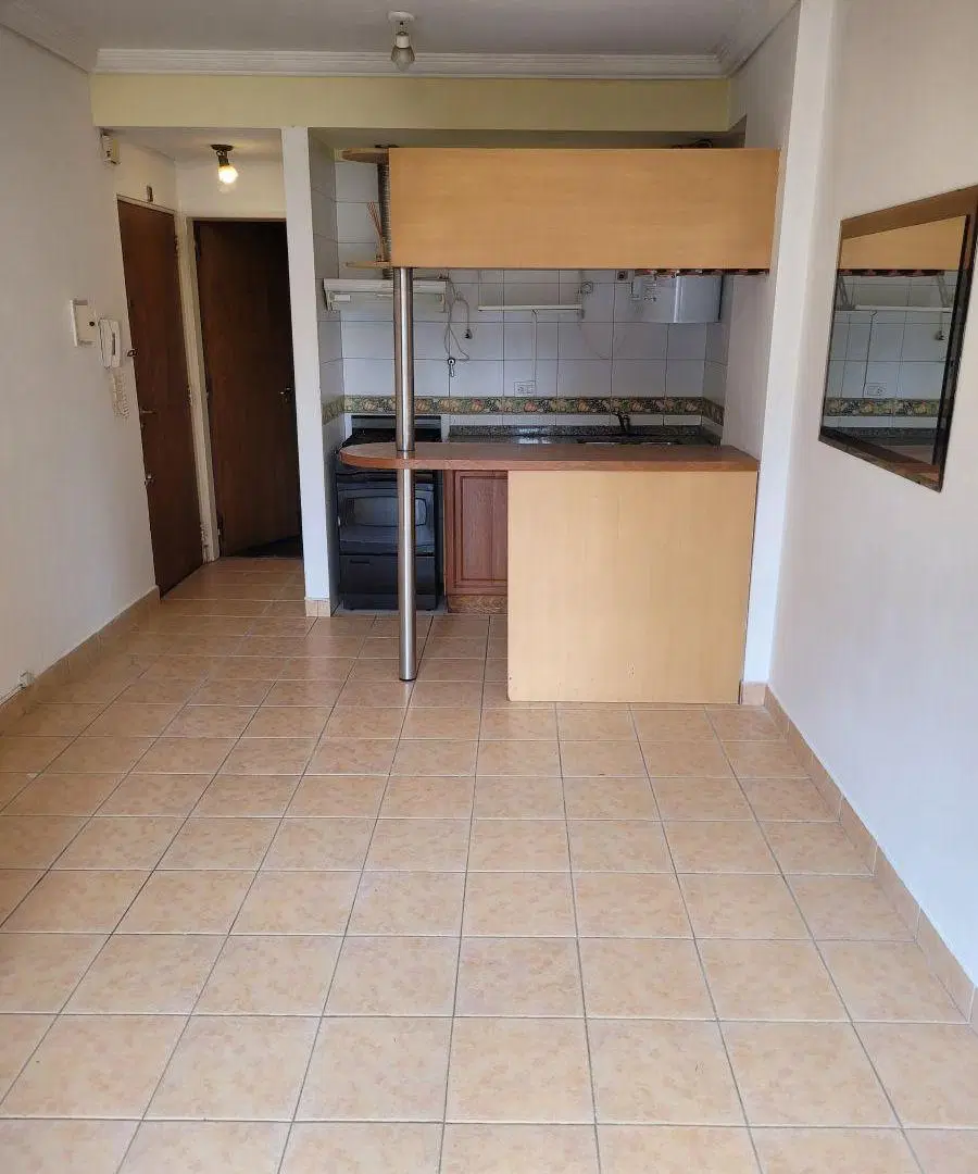 Monoambiente 30m² en alquiler en V. Urquiza C / Frente con Balcón 2