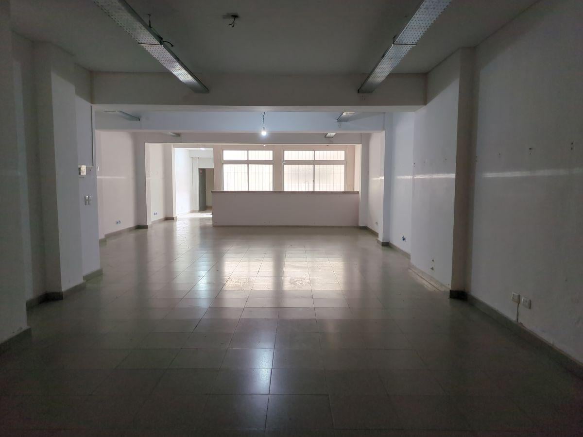Foto de Salón multiuso 240metros 2 entradas apto varios destinos, imagen 1