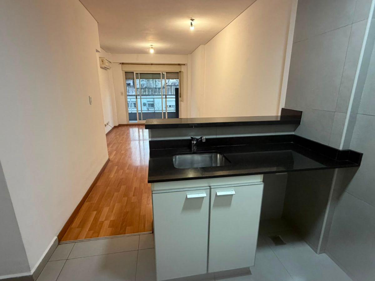 Foto de Departamento de 2 ambientes con COCHERA en ALQUILER - CABALLITO, imagen 1
