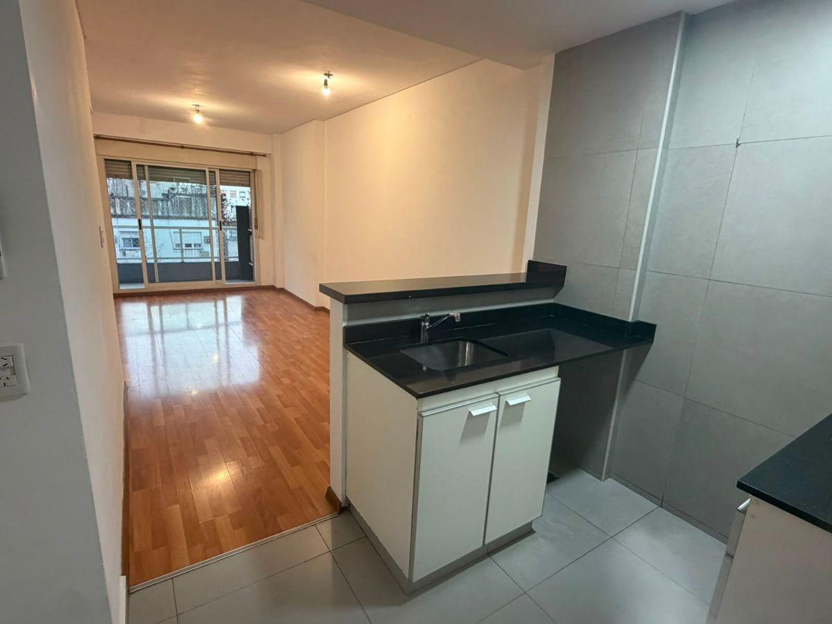 Foto de Departamento de 2 ambientes con COCHERA en ALQUILER - CABALLITO, imagen 2