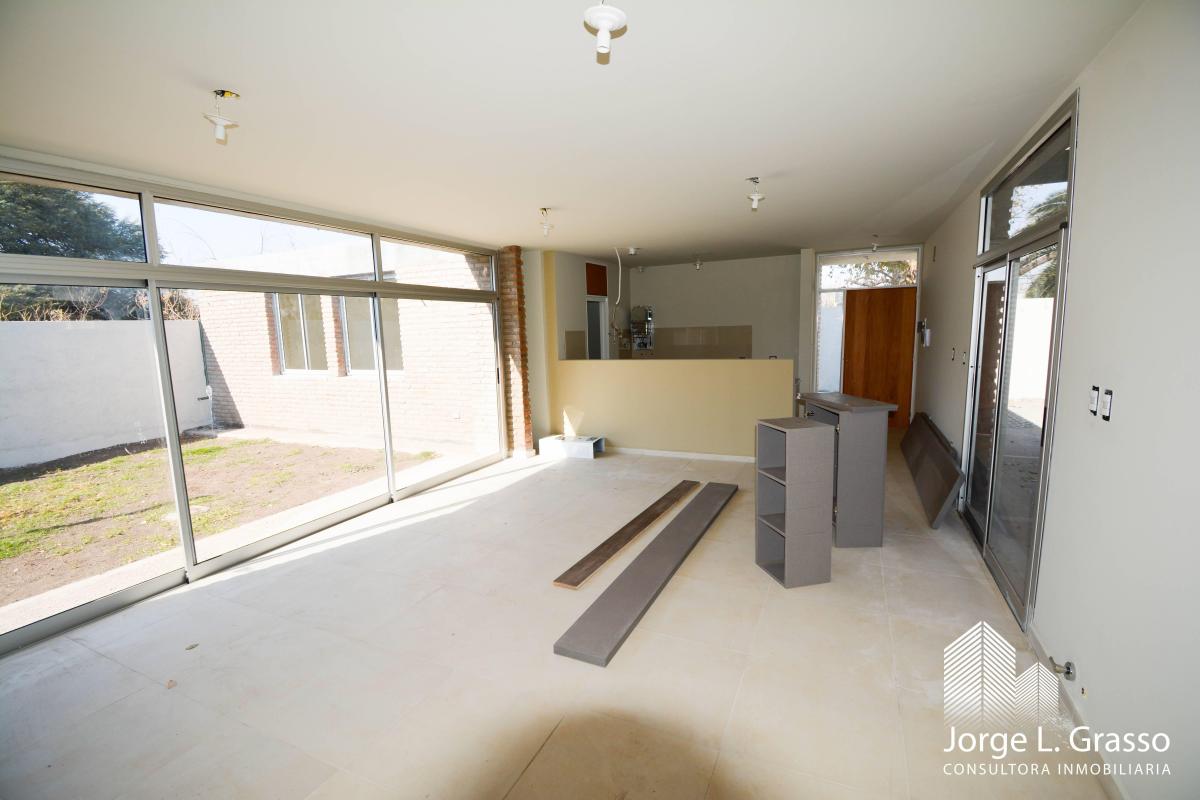 Duplex en Villa Rivera Indarte. Excelente zona - Oportunidad Apto Créditos!