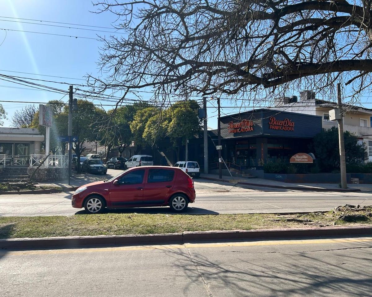 Esquina Comercial en Avenida Rafael Núñez - Oportunidad de Inversión con Alto Potencial
