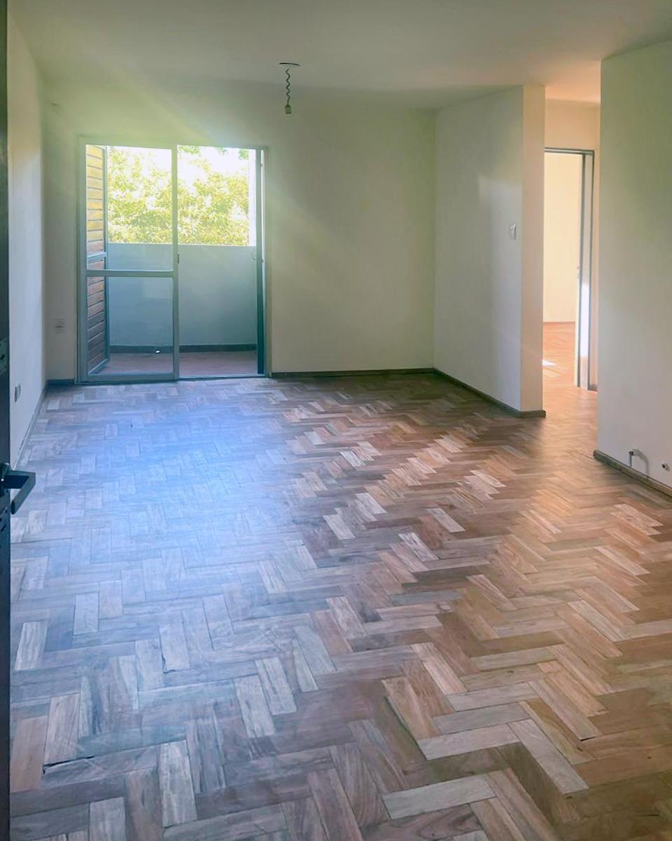 En venta departamento grande de 2 dormitorios en barrio Gral. Paz.