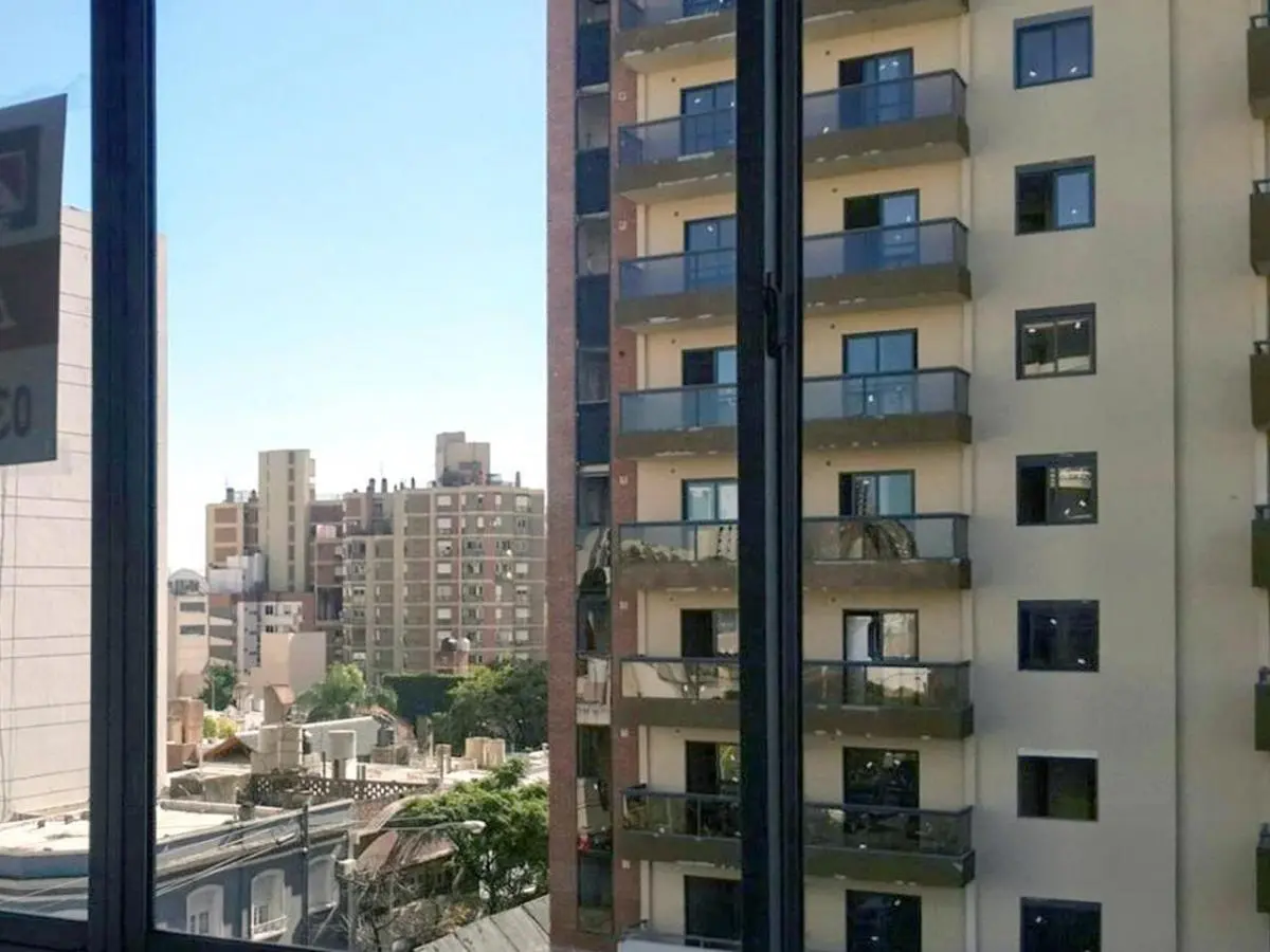 Oportunidad. Sobre Bv. San Juan - Departamento Luminoso de 1 Dormitorio con Balcón 2