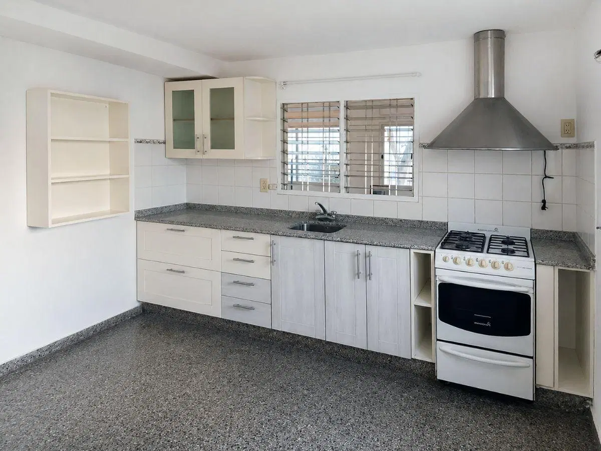 Casa con pileta y 3 dormitorios en excelente ubicación - Villa Allende 5