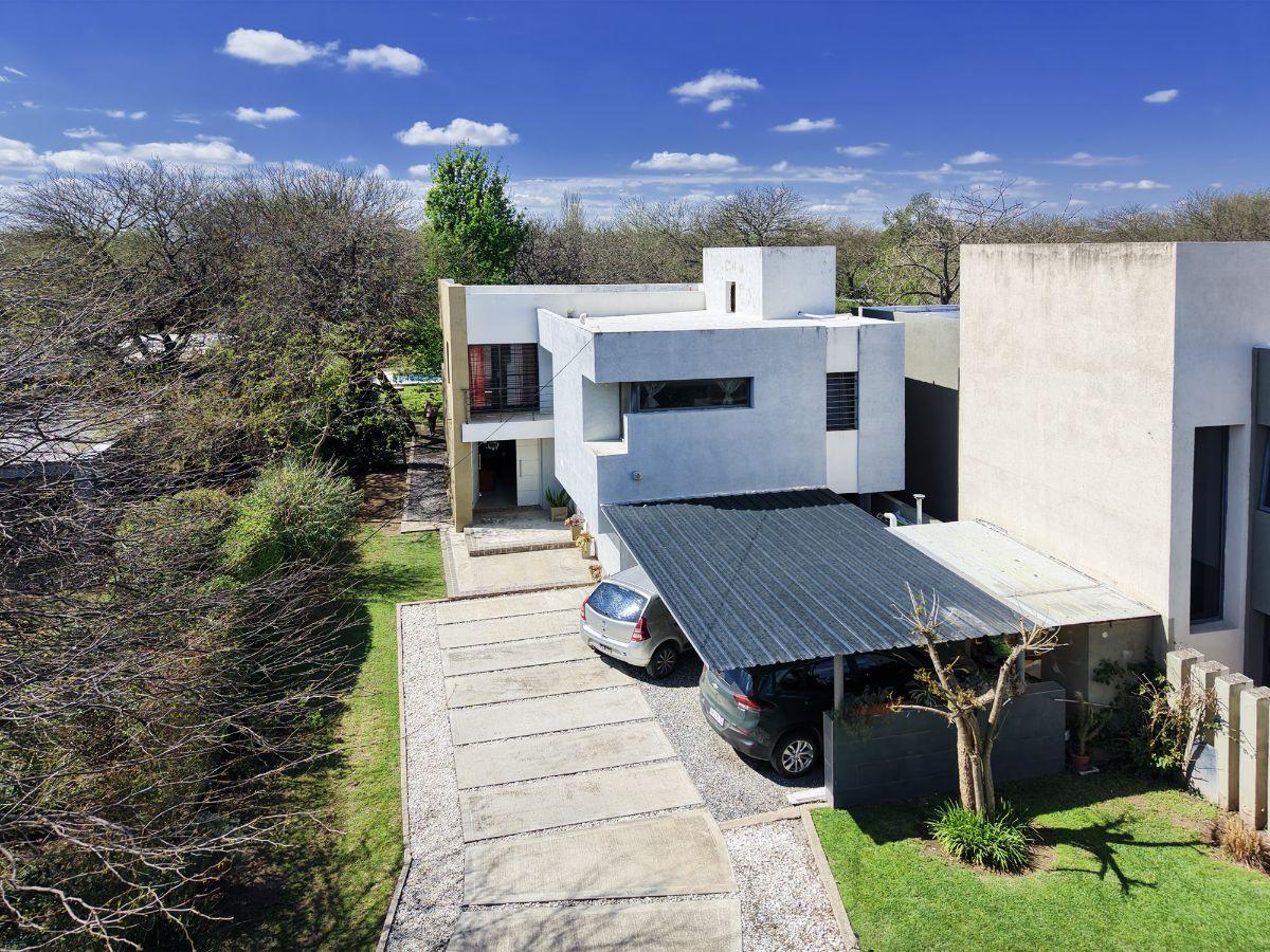 Casa 3 dorm con pileta y parque - La Carolina, sin expensas