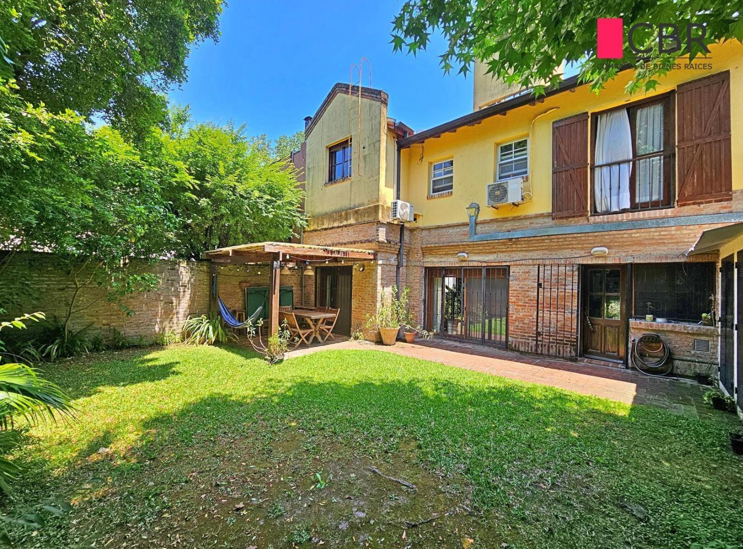 Lindísima Casa en 2 Plantas con Jardín en Beccar