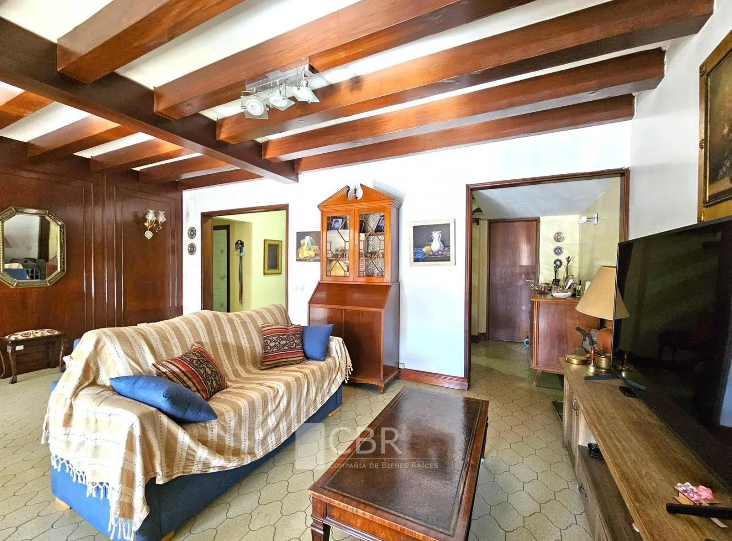 Casa de 2 plantas en Muy Buen Estado con Espectacular Jardín y Quincho! 2