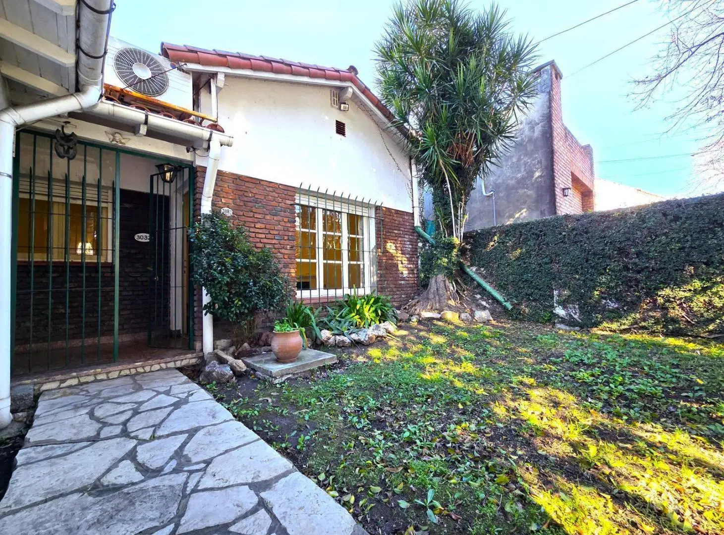 Florida - Sólida Casa en 1 Planta sobre Lote de 8.66 x 30 3