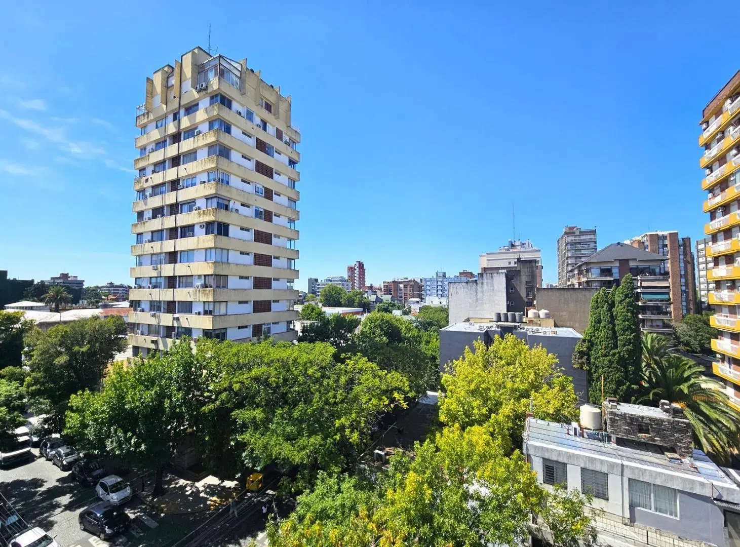 Excelente Semipiso con Vistas Abiertas en el Centro de San Isidro - Super Luminoso!! 2