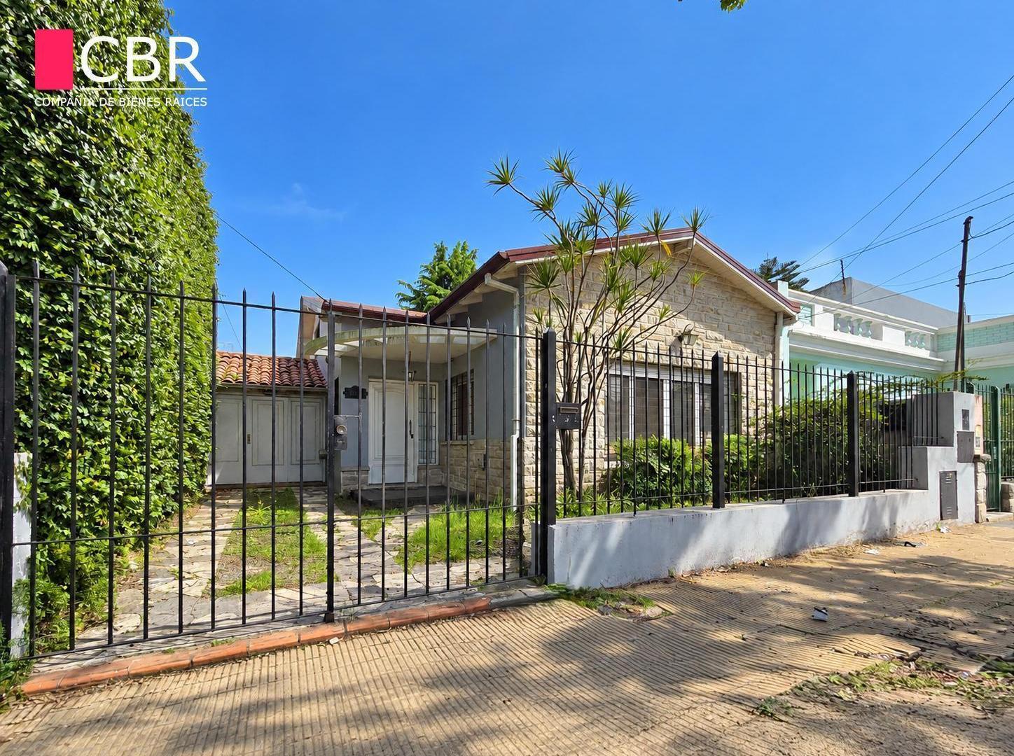 Foto de Excelente chalet con jardin en Olivos sobre lote de 10 x 25 - Muy, imagen 2