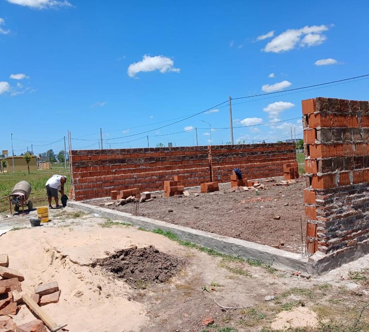 SE VENDE CASA 2 DORMITORIOS EN CAMPOS DEL OESTE - ALVEAR