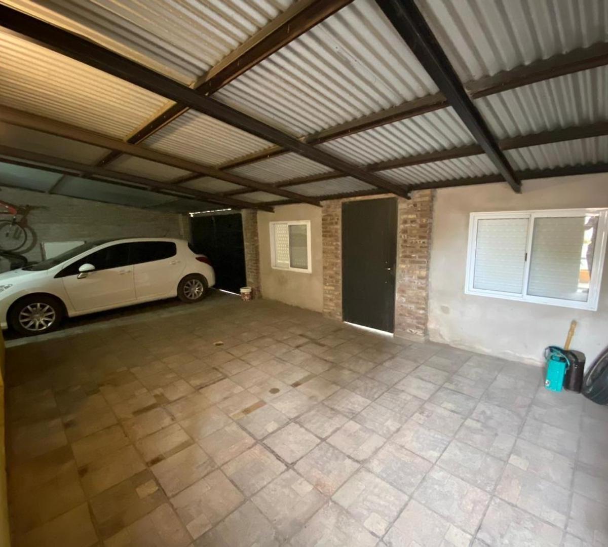 Foto de EN VENTA CASA DE 3 DORMITORIOS CON PATIO Y COCHERA - ALVAREZ, imagen 5