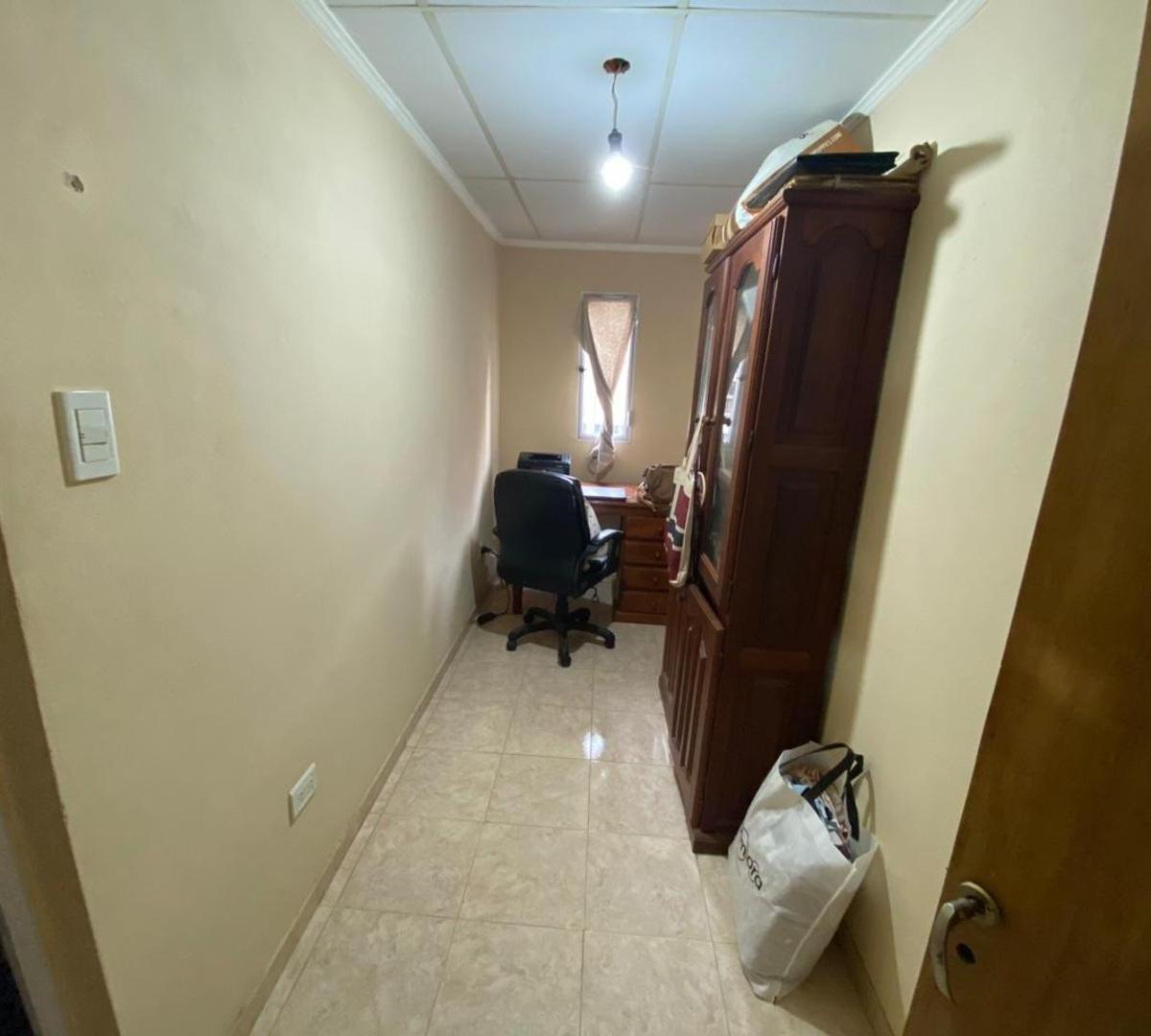 Foto de EN VENTA CASA DE 3 DORMITORIOS CON PATIO Y COCHERA - ALVAREZ, imagen 2