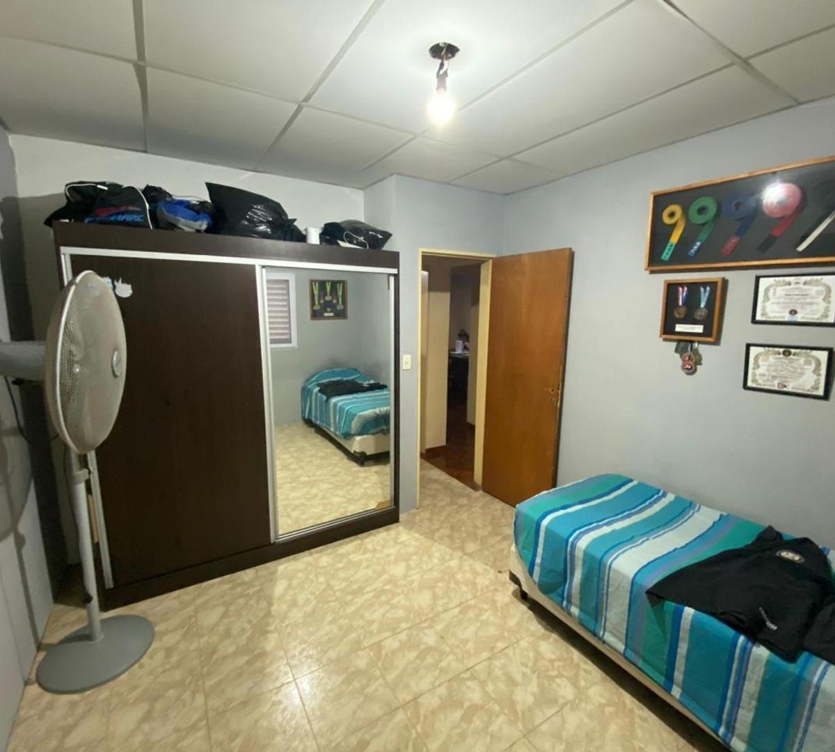 Foto de EN VENTA CASA DE 3 DORMITORIOS CON PATIO Y COCHERA - ALVAREZ, imagen 4