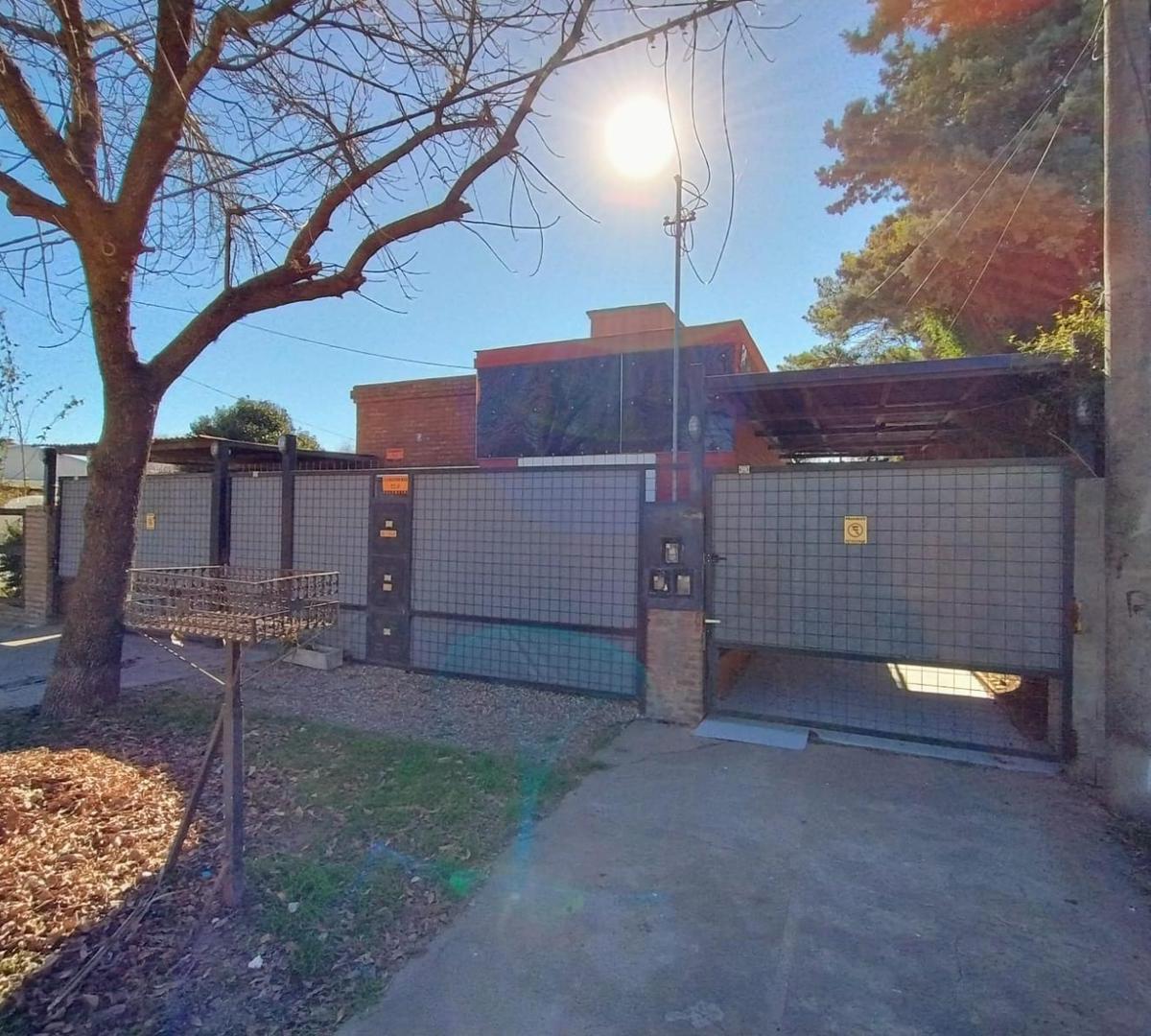 COMPLEJO 3 CASAS INDEPENDIENTES A LA VENTA EN FUNES CITY
