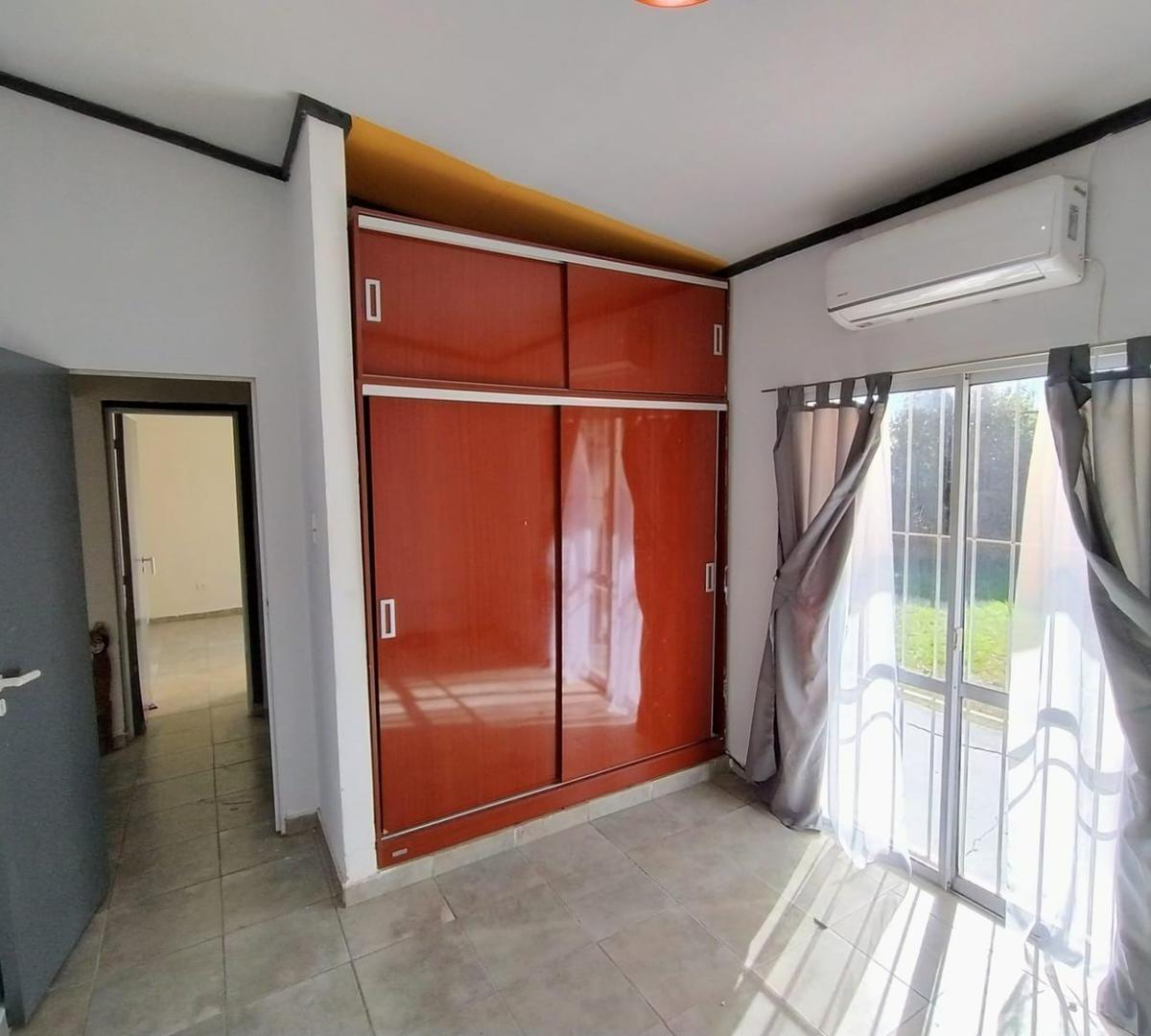 Foto de COMPLEJO 3 CASAS INDEPENDIENTES A LA VENTA EN FUNES CITY, imagen 3