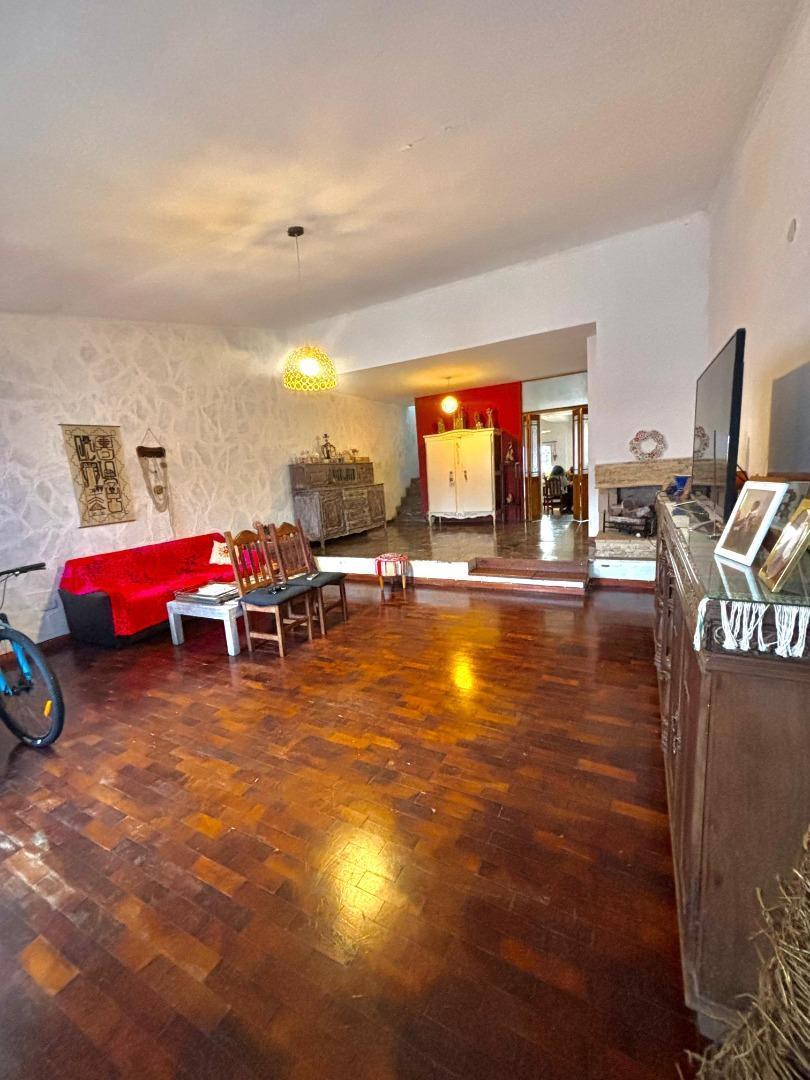 Casa Amplia en Venta 4 Dorm. Barrio La Florida 1