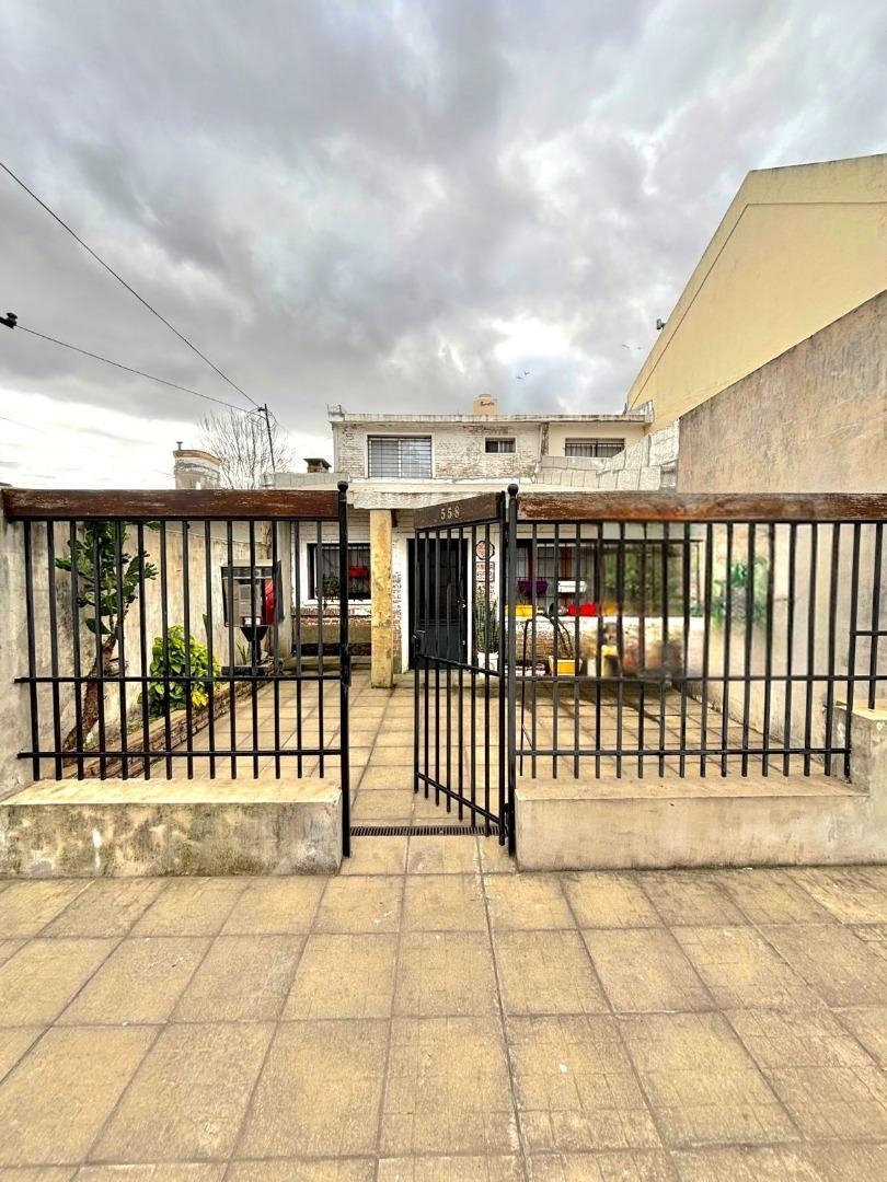 Casa Amplia en Venta 4 Dorm. Barrio La Florida 4