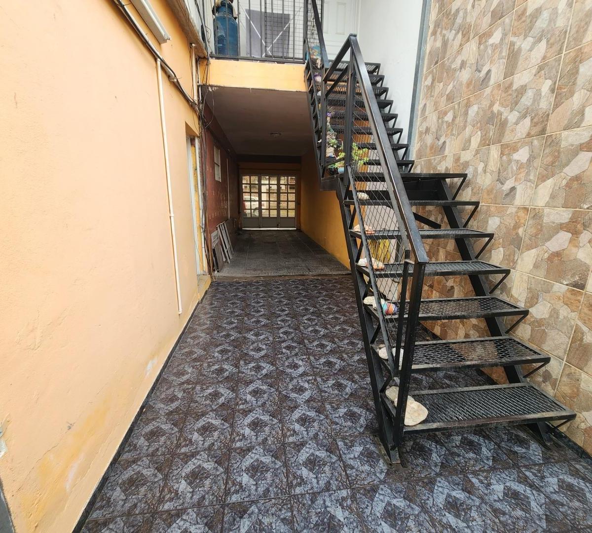 Casa de 4 Dorm. en Barrio Paraíso 2