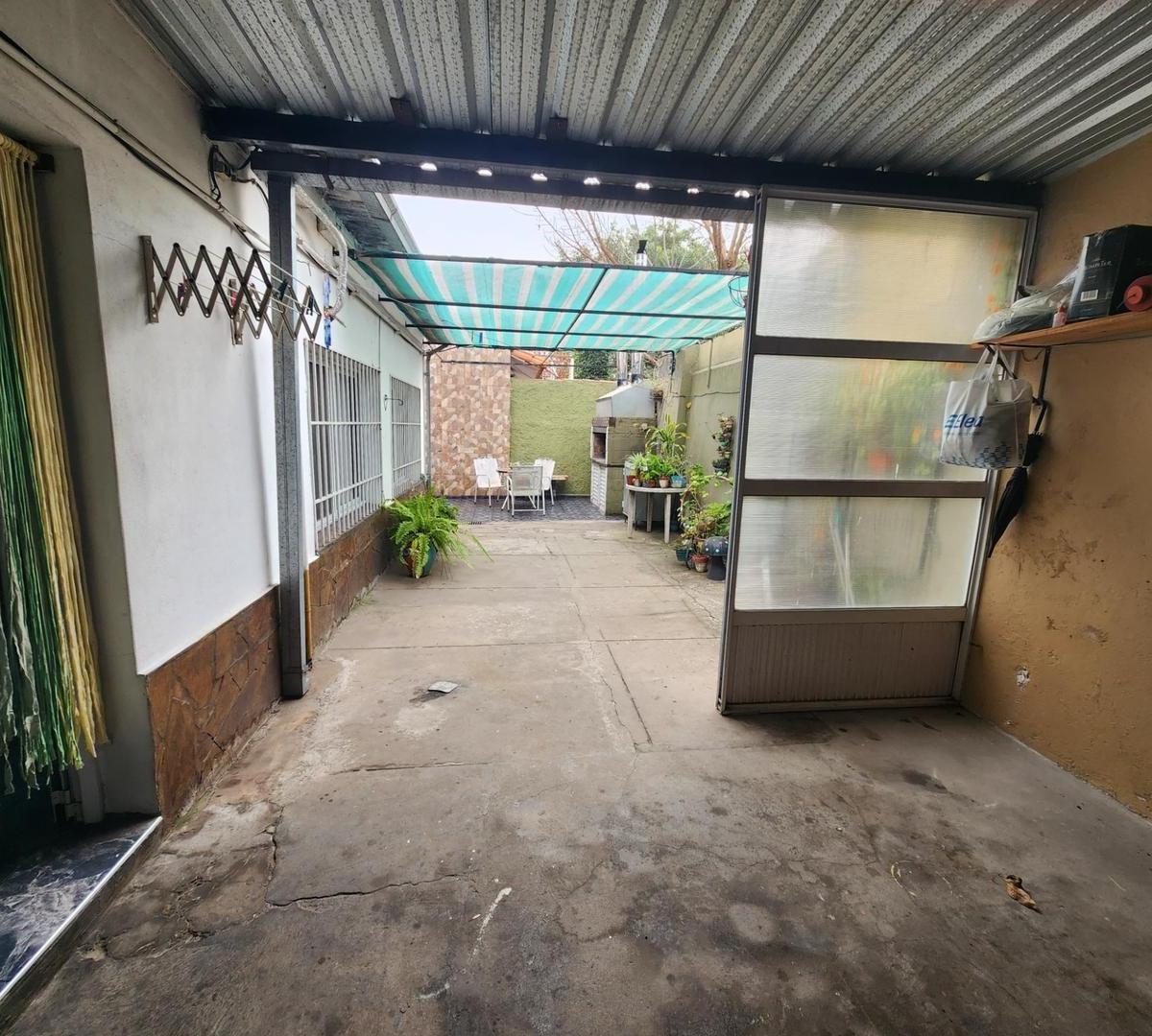 Casa de 4 Dorm. en Barrio Paraíso 1