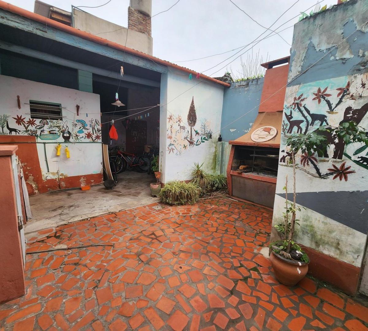 AMPLIA CASA A LA VENTA DE DOS DORMITORIOS EN ZONA NORTE