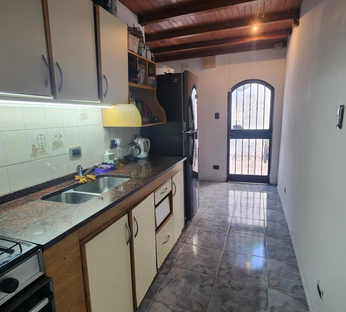 CASA A LA VENTA DE 3 DORMITORIOS EN BARRIO SALADILLO