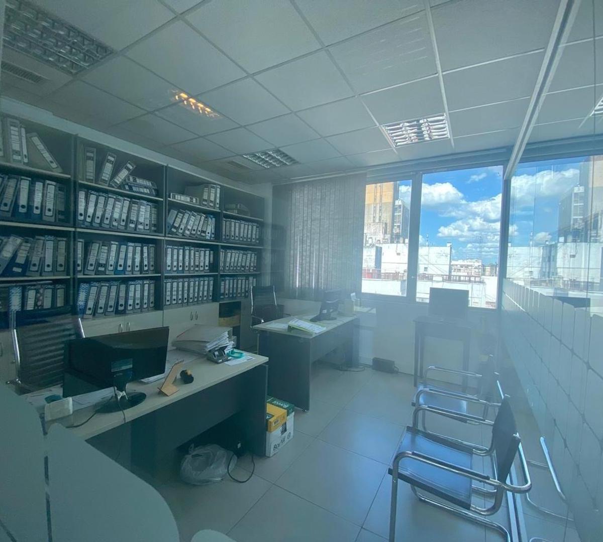 Foto de ALQUILER OFICINA - Opcional 2 cocheras., imagen 5