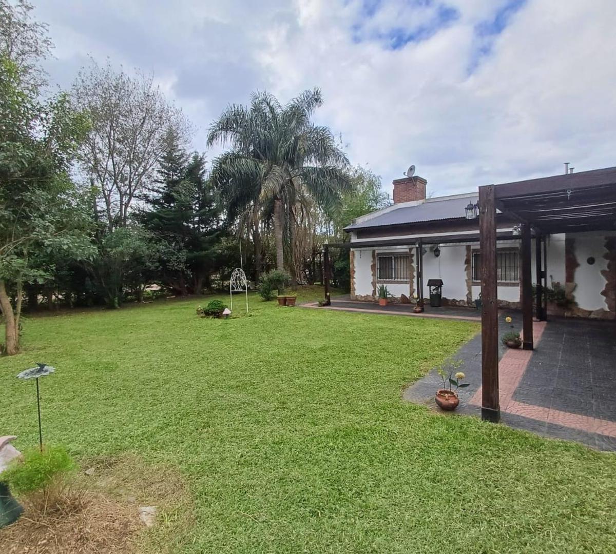 VENTA CASA EN FUNES CON PILETA Y DOS DORMITORIOS