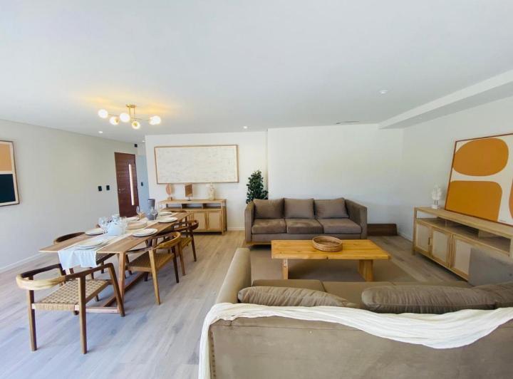VENTA/PERMUTA - CASA MIRAFLORES 3 dormitorios - Pileta 5