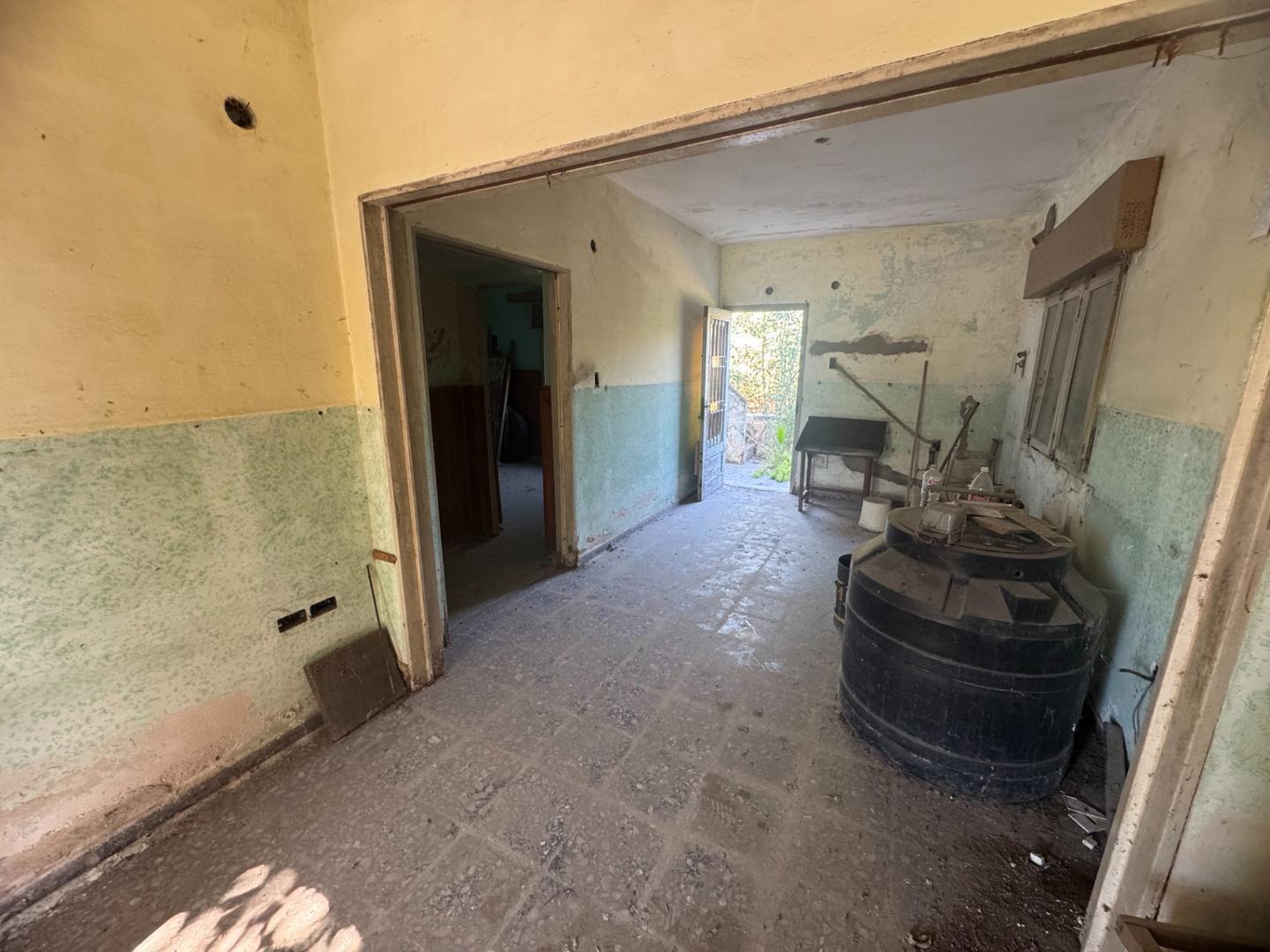 Foto de CASA CUATRO DORMITORIOS CON PATIO A RECICLAR SAN LORENZO, imagen 1