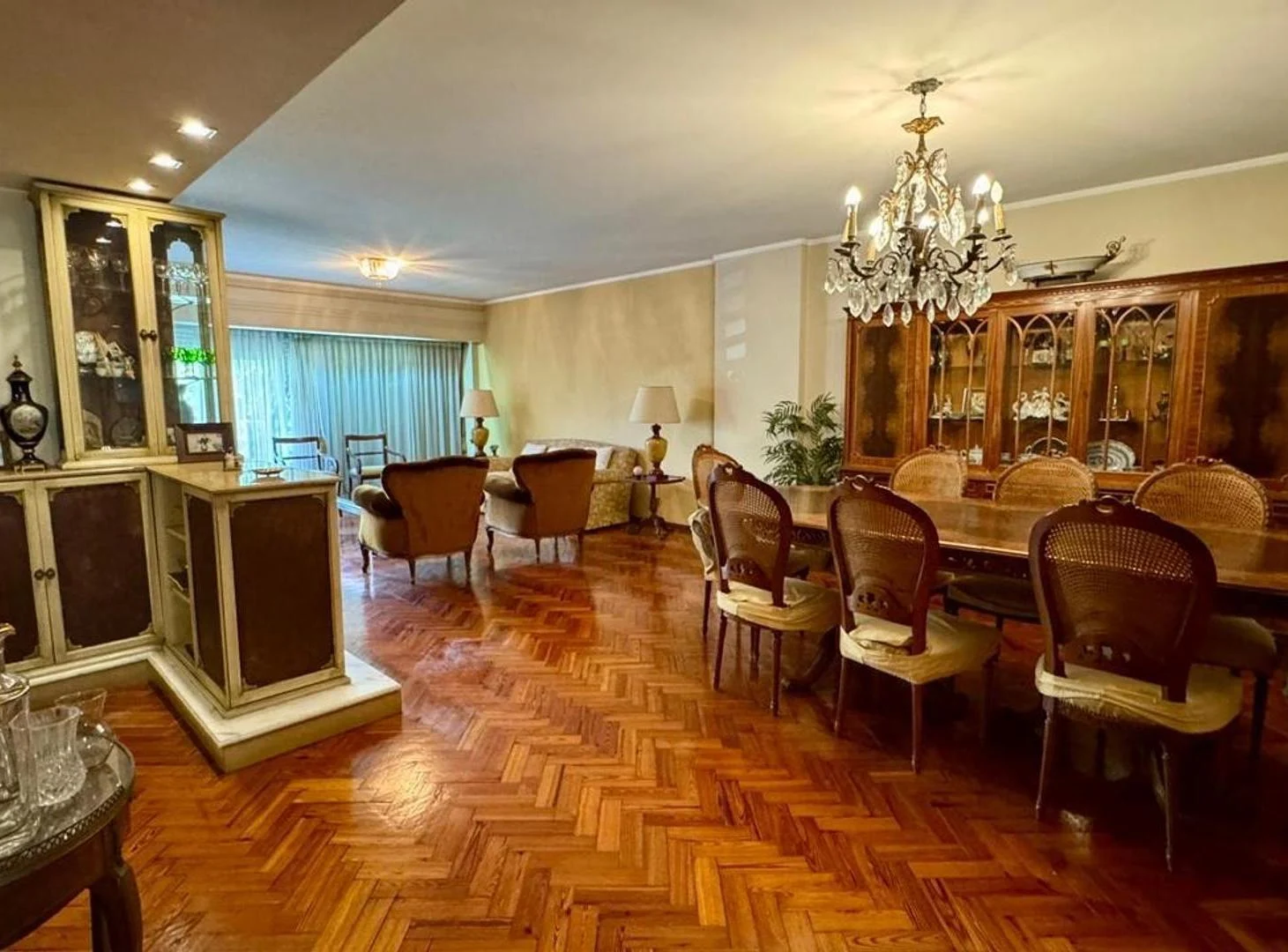 PISO EXCLUSIVO CON COCHERA EN VENTA SOBRE AV PELLEGRINI