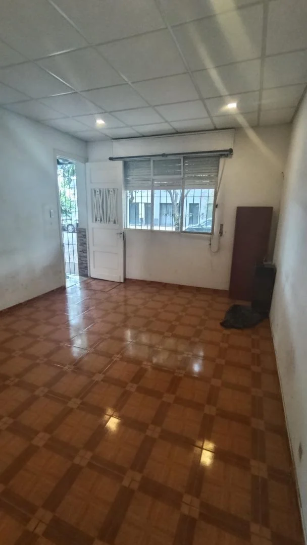 CASA EN VENTA - DOS DORMITORIOS - B° HOSPITALES