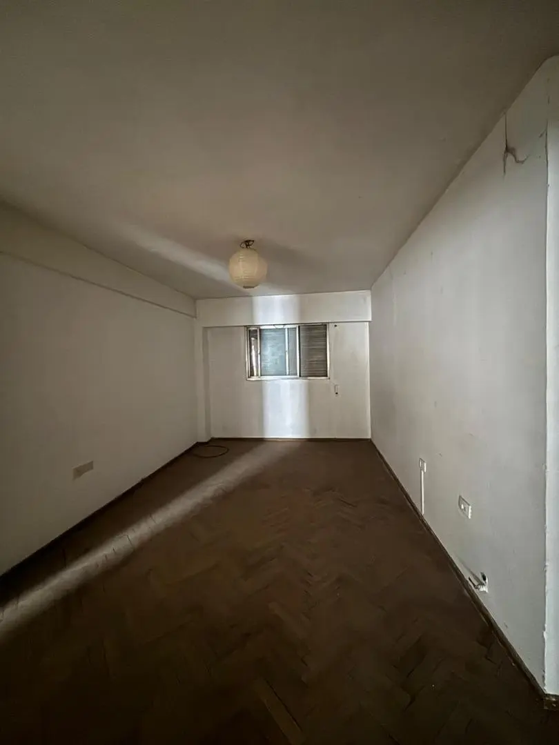 VENTA AMPLIO DEPTO 2 DORMITORIOS A RESTAURAR 8